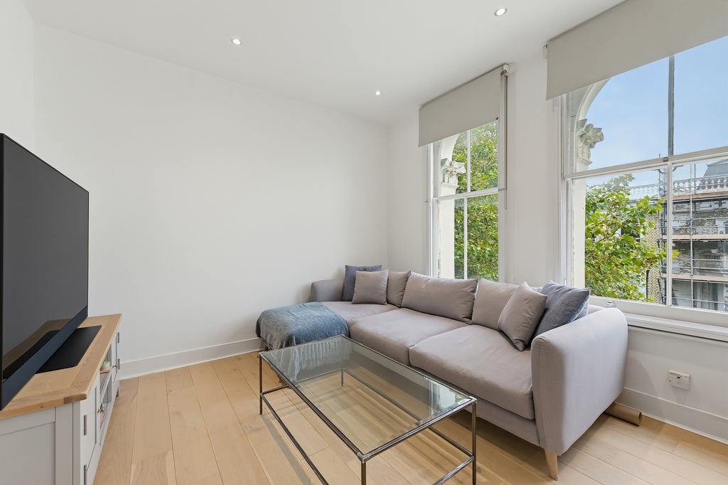 Flat Finborough Road in Greater London