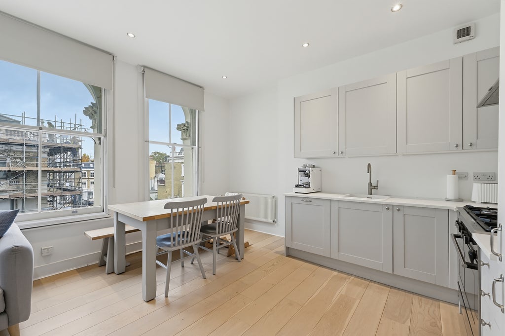 Flat Finborough Road in Greater London