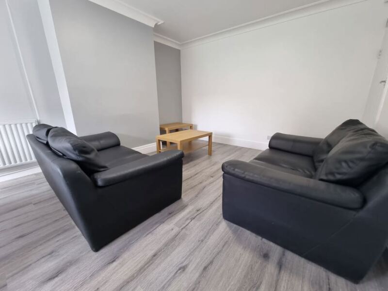Flat Hessle Mount in Leeds