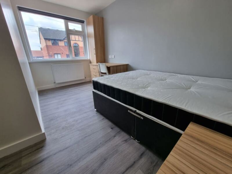 Flat Hessle Mount in Leeds