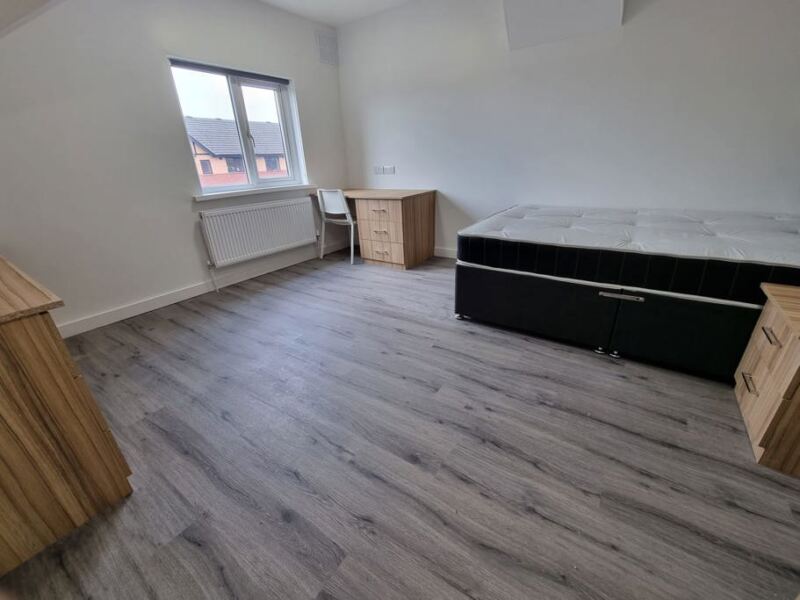 Flat Hessle Mount in Leeds