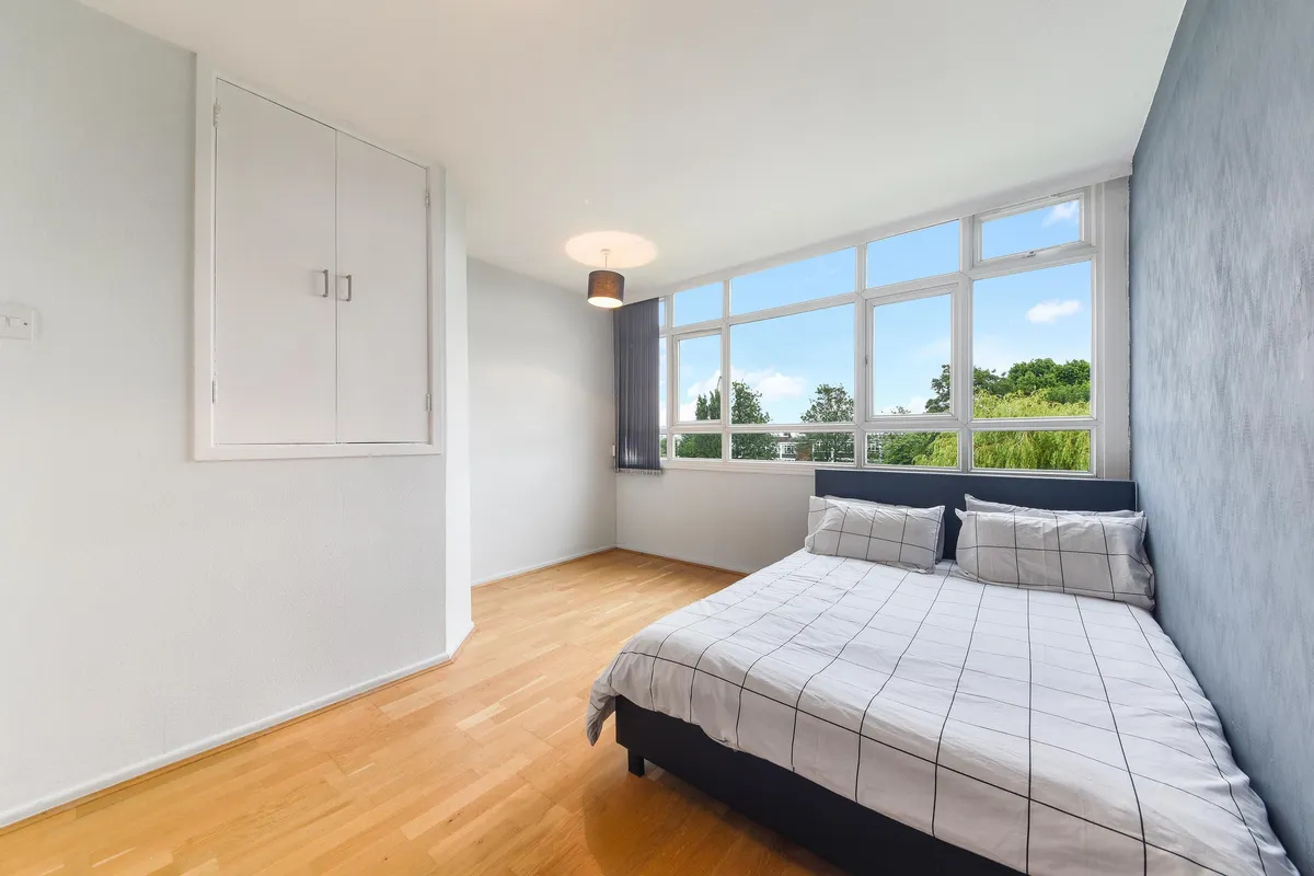 Flat Putney Hill in Greater London