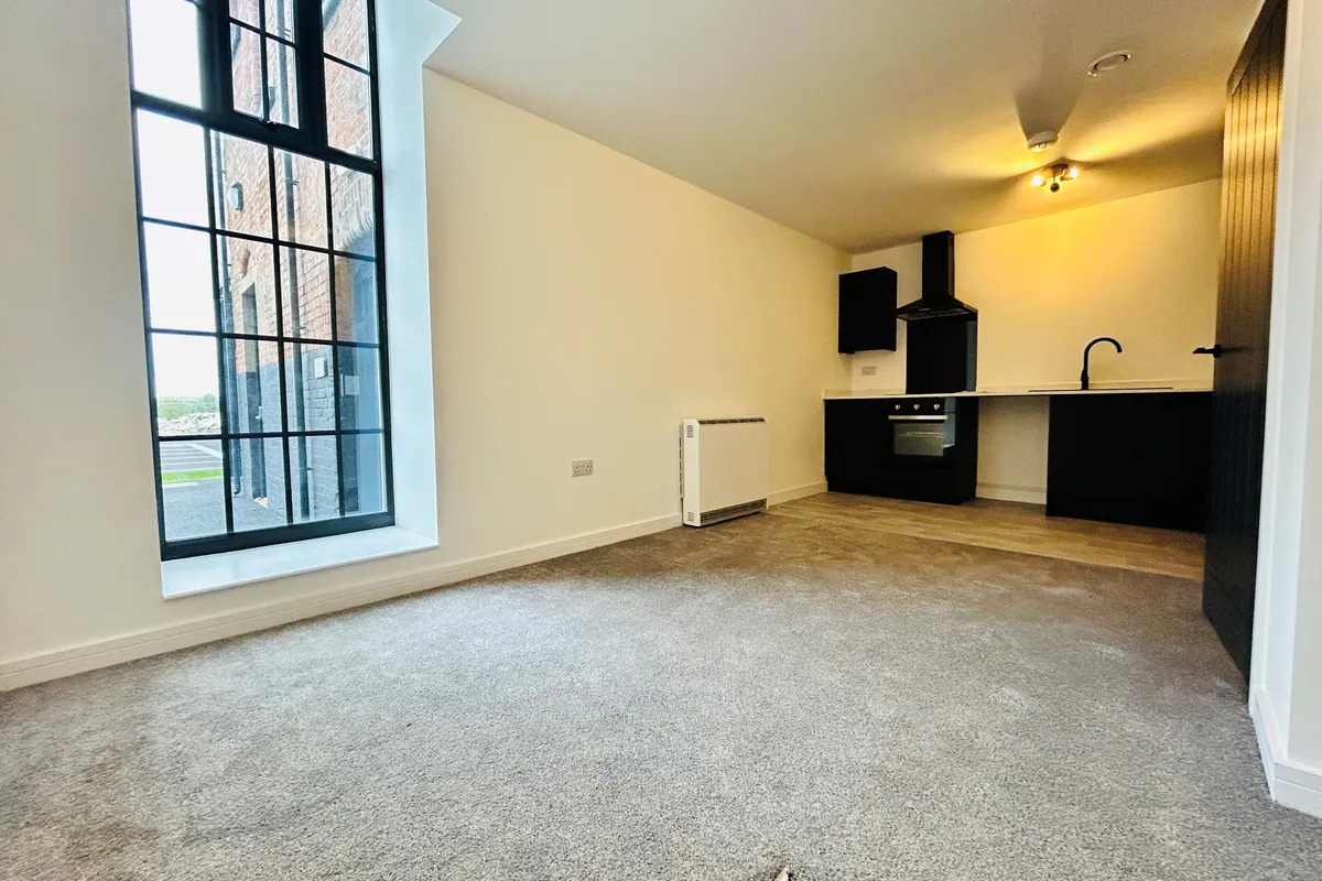 Flat Huxley Close in Derby