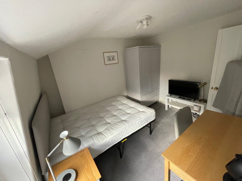 Room Hemingford Road in Greater London