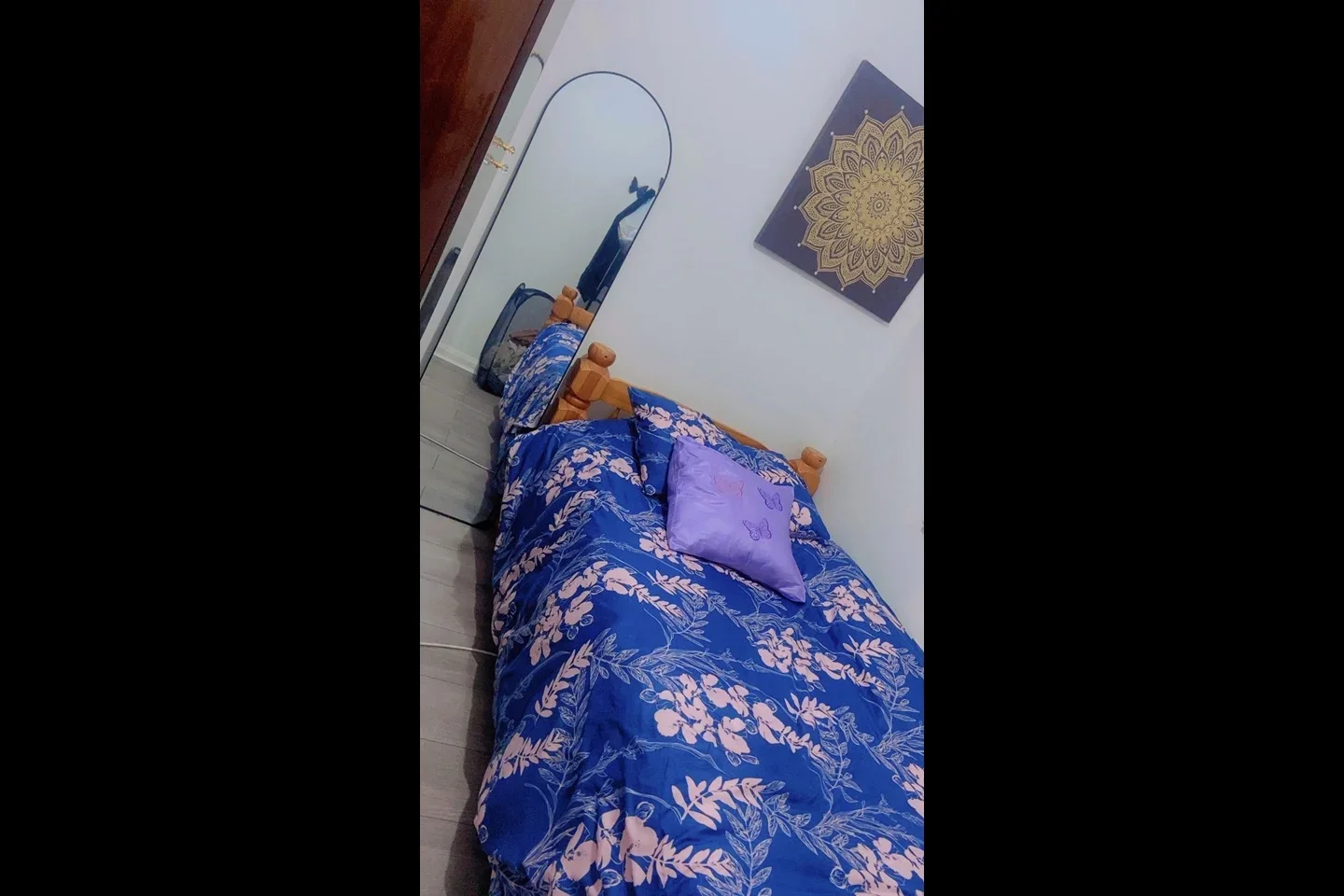 Room Crescent Road in Greater London