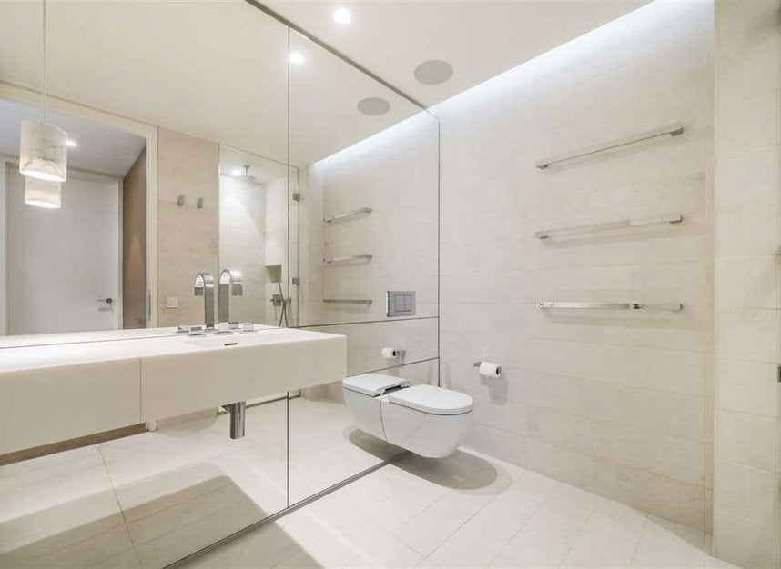 Flat Rathbone Place in City of Westminster