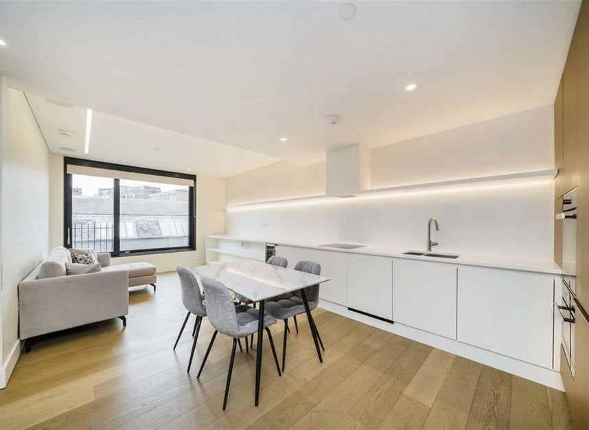 Flat Rathbone Place in City of Westminster