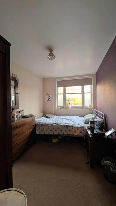 Room Grove Road in Greater London