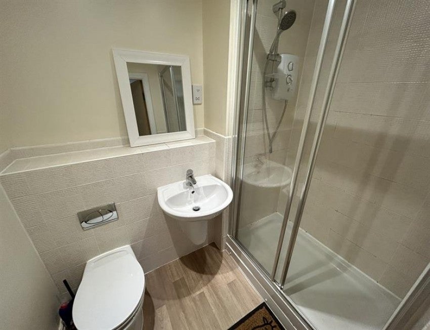 Flat Cheswick Close in Manchester