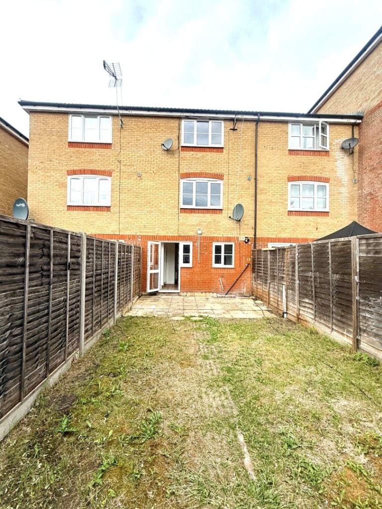 House Thorneycroft Drive in Greater London
