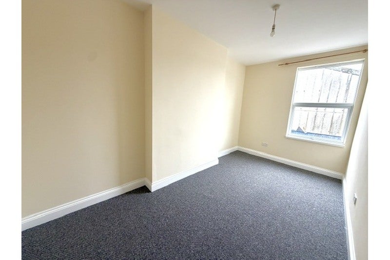 Flat Victoria Avenue in Southend-on-Sea