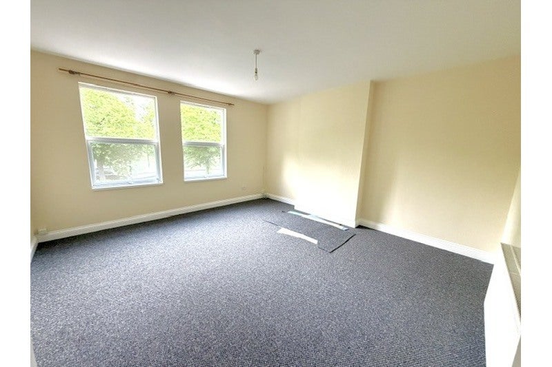 Flat Victoria Avenue in Southend-on-Sea