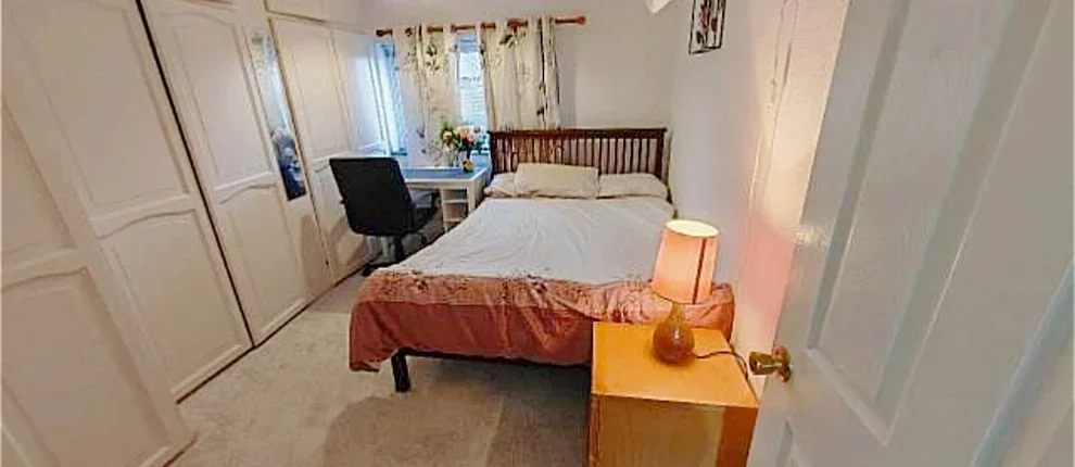 Room Firtree Avenue in Greater London