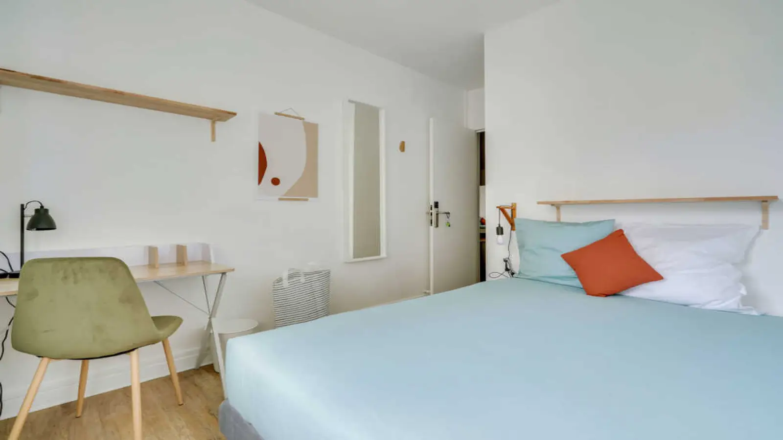 Room Rue Saint-Didier in Paris