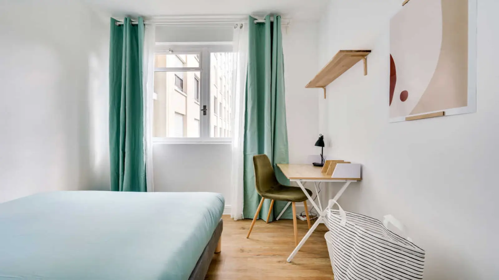 Room Rue Saint-Didier in Paris