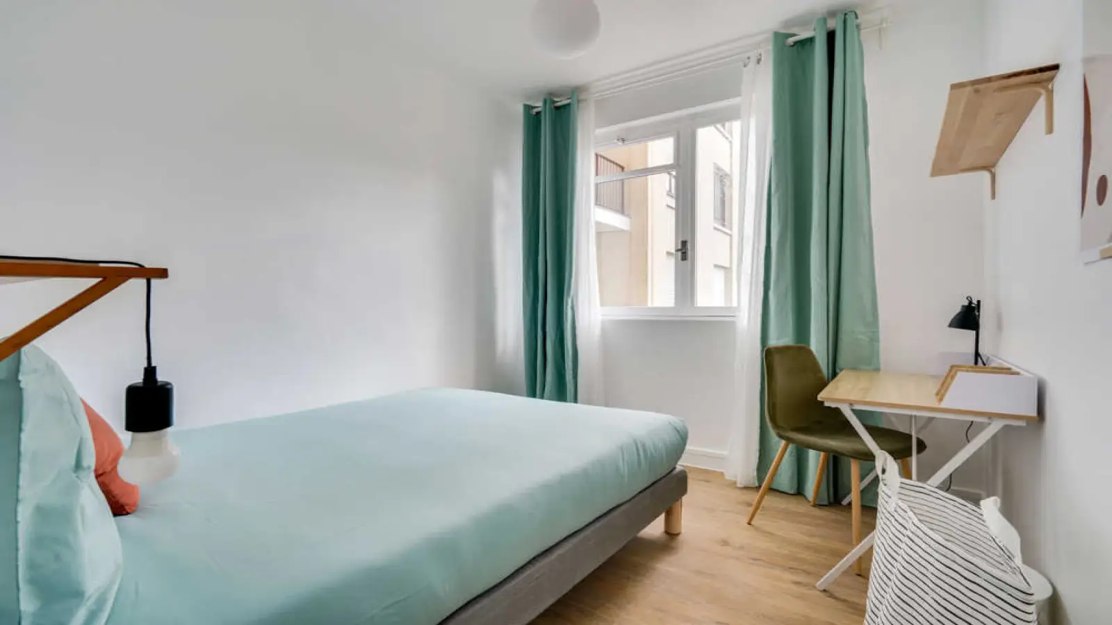 Room Rue Saint-Didier in Paris