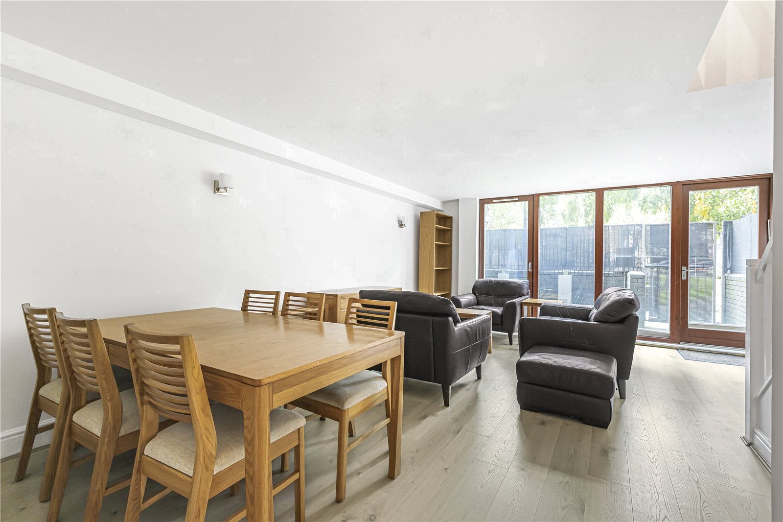 Flat Plumbers Row in Greater London