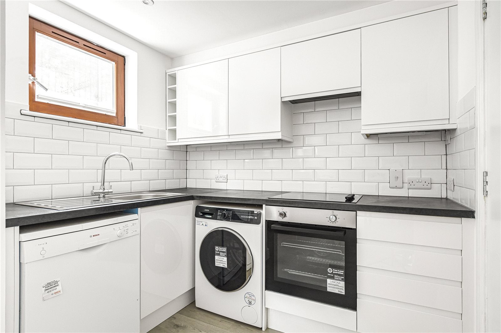 Flat Plumbers Row in Greater London