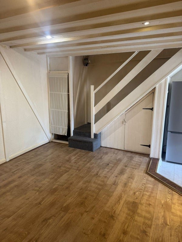 Flat Torridge Road in Greater London