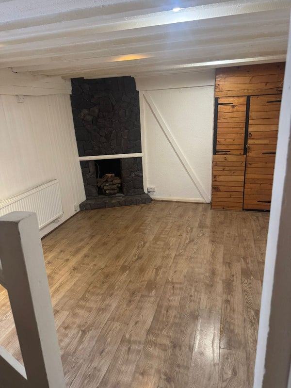 Flat Torridge Road in Greater London