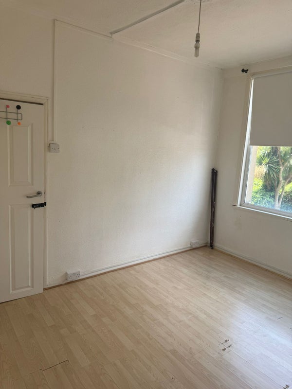 Flat Torridge Road in Greater London