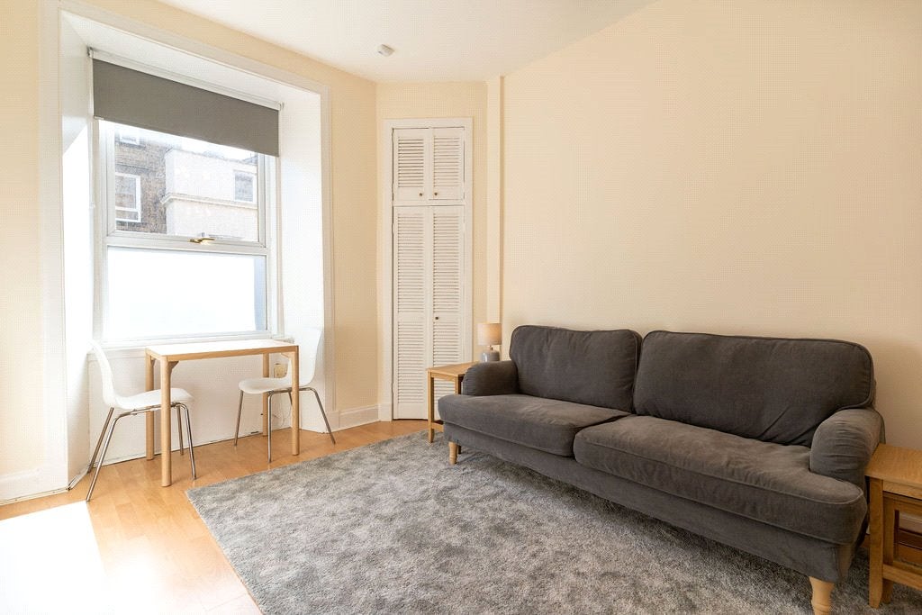 Flat Wheatfield Street in City of Edinburgh