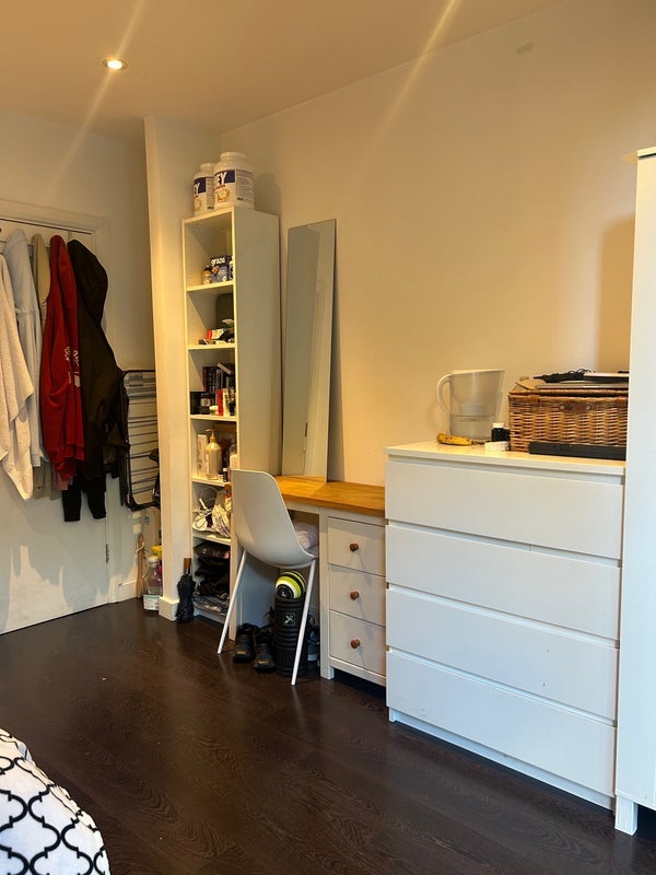 Room Harford Street in Greater London