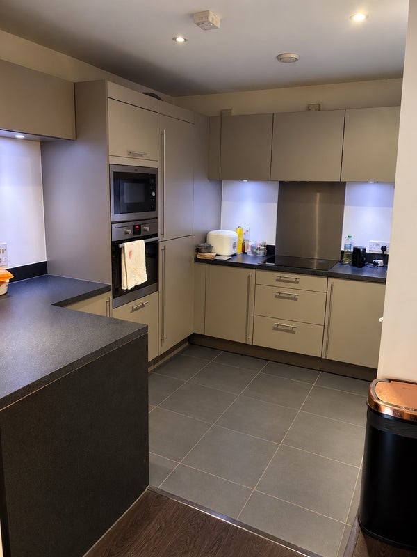 Room Harford Street in Greater London