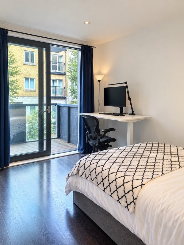 Room Harford Street in Greater London