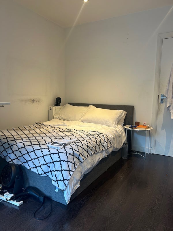 Room Harford Street in Greater London