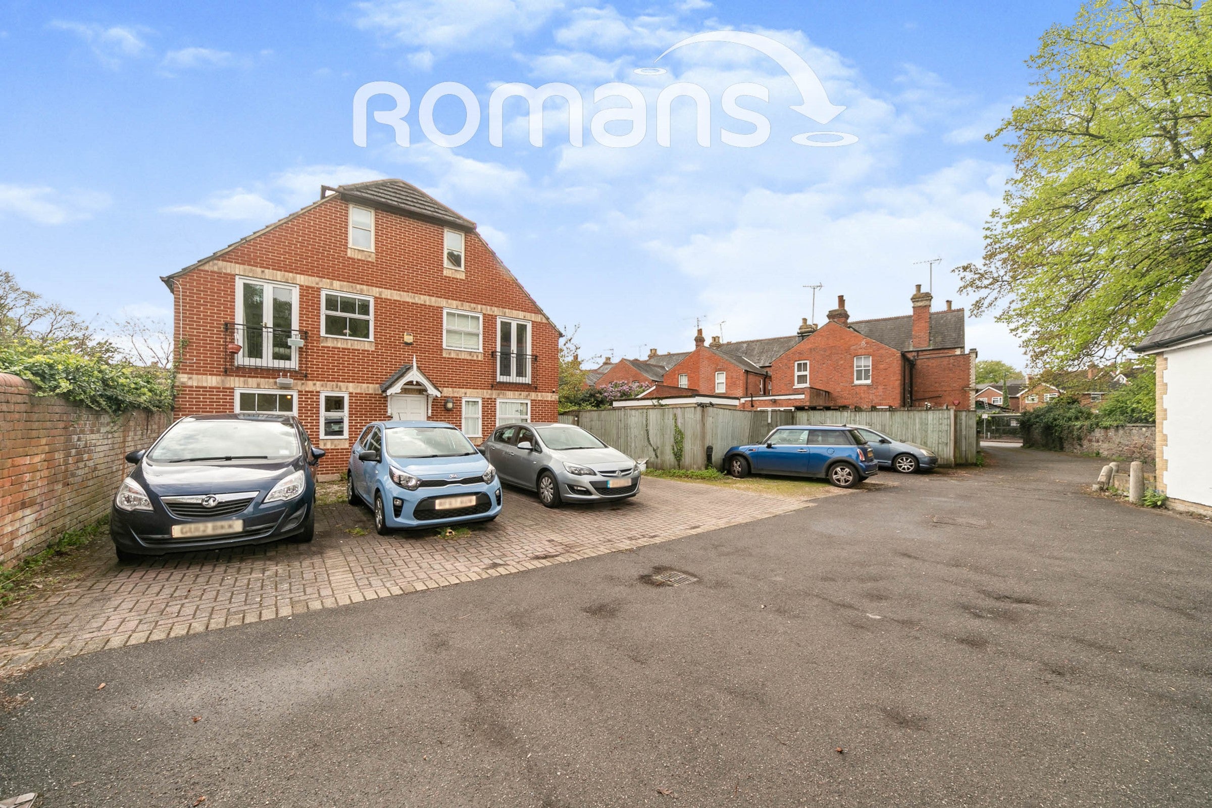 Flat St Helens Drive in Wick and Abson