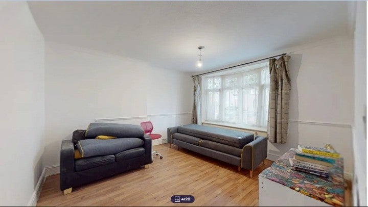 House Clementhorpe Road in Greater London