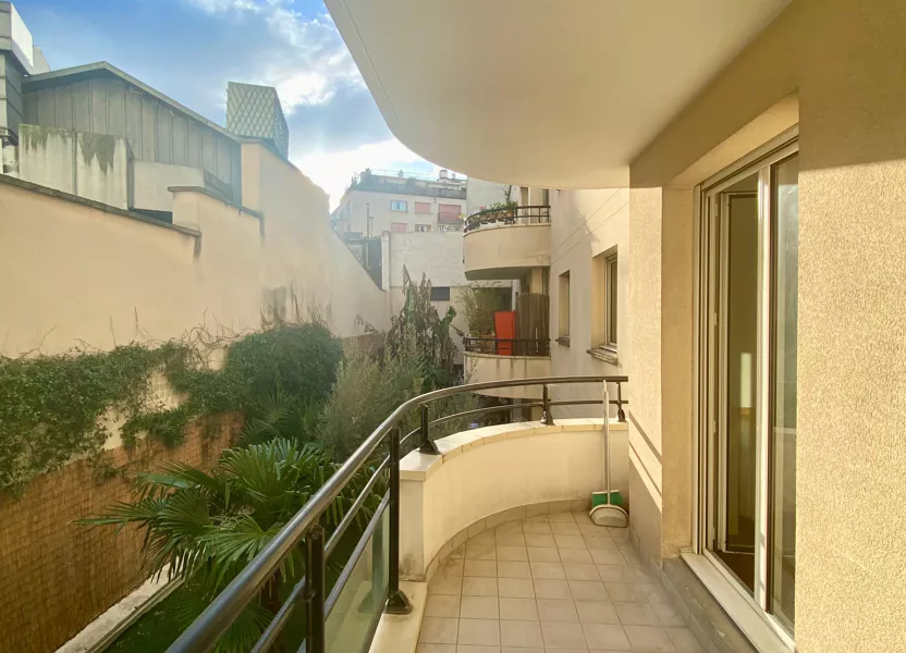 Appartement Rue Ernest Lacoste à Paris