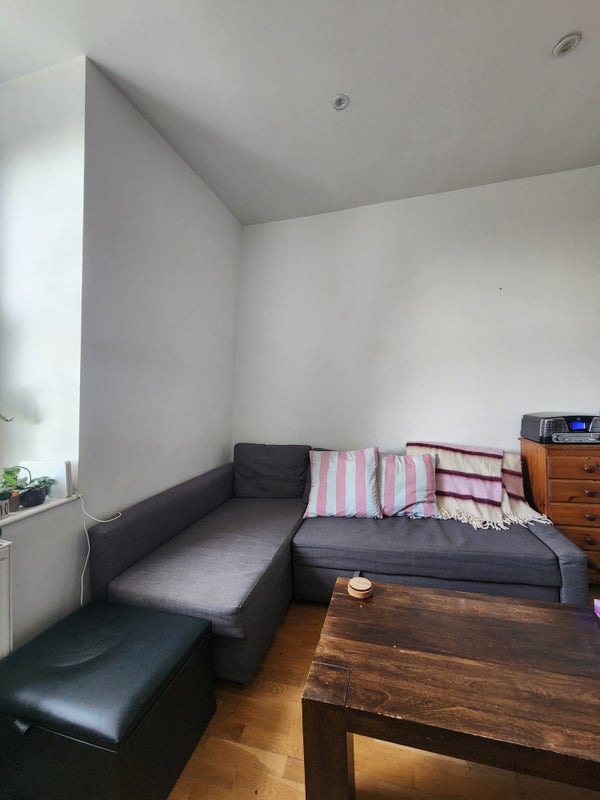 Flat Evandale Road in Greater London