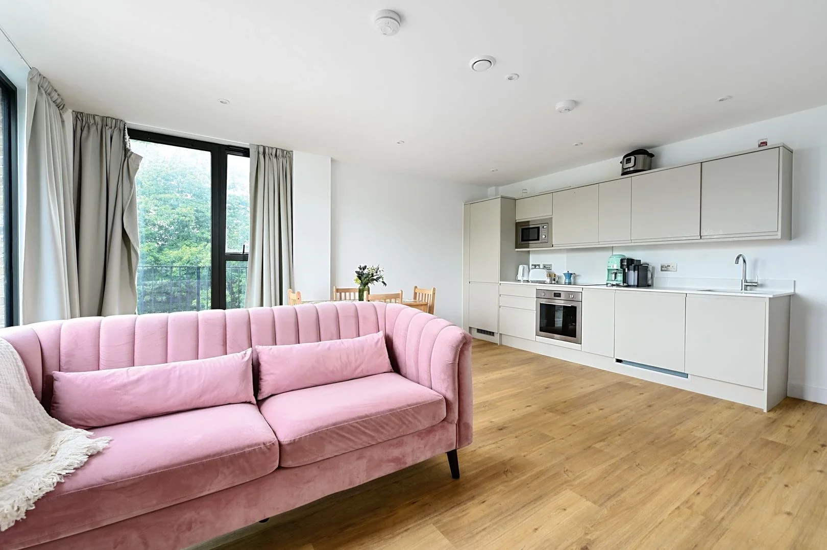 Flat Farnborough Road in Rushmoor