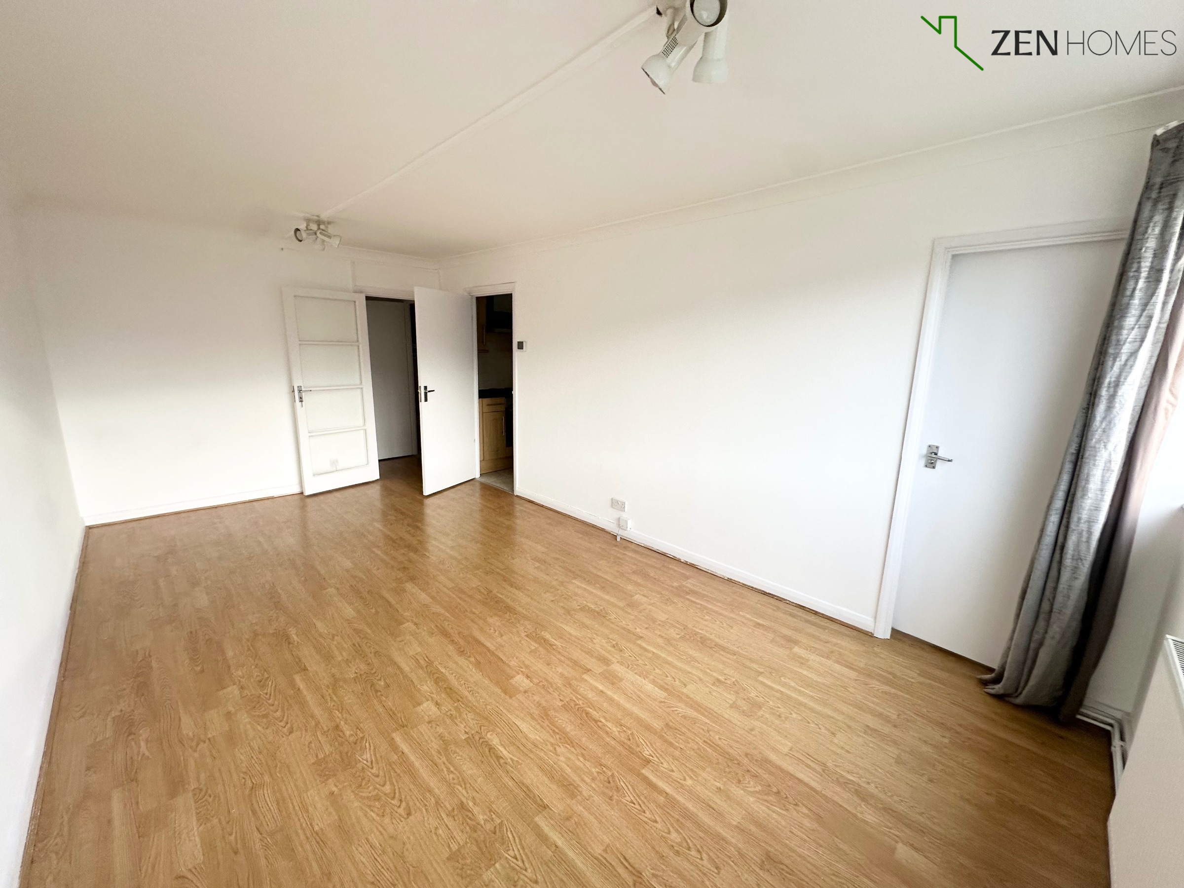 Flat Trinity Road in Greater London