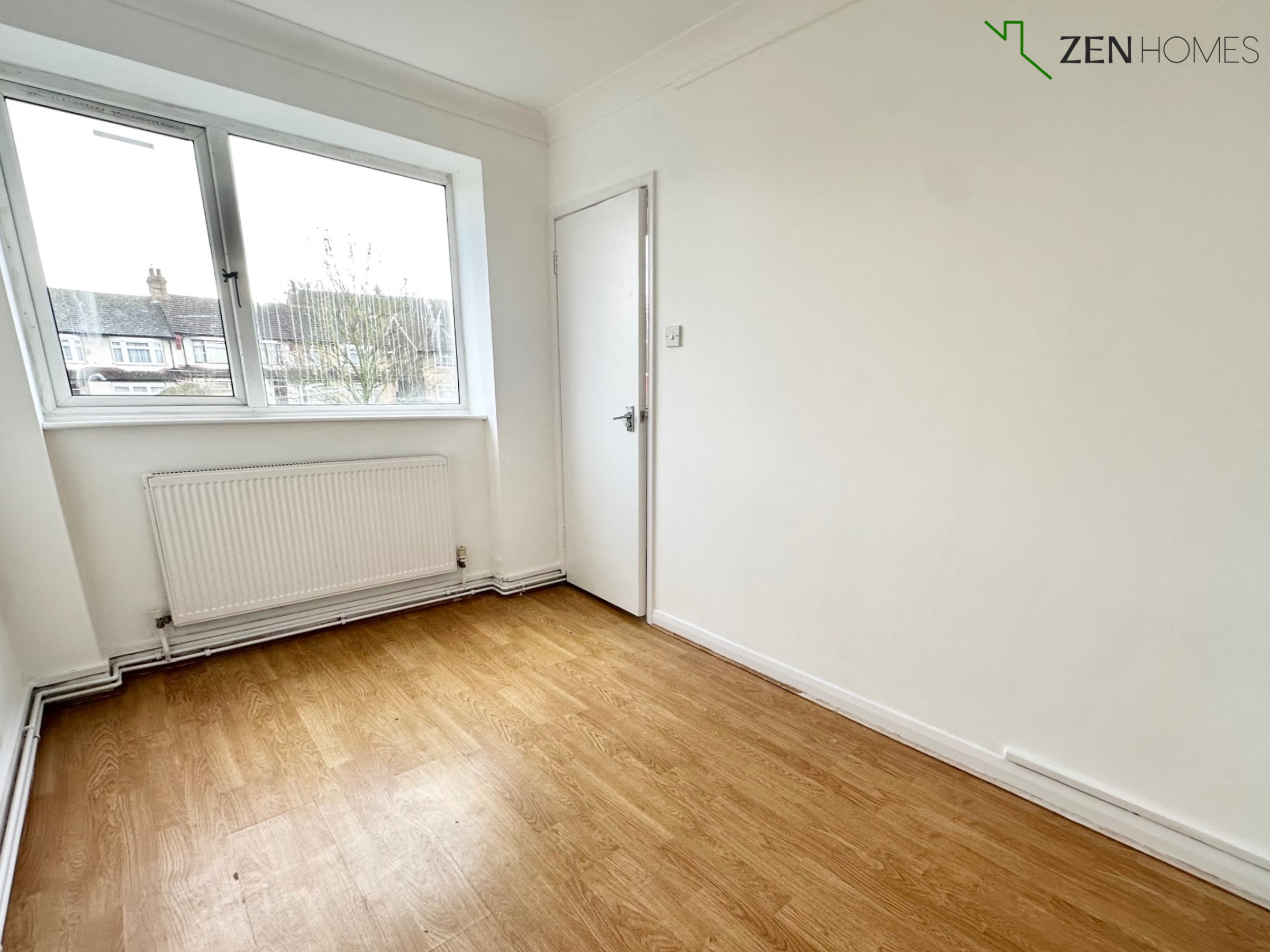 Flat Trinity Road in Greater London