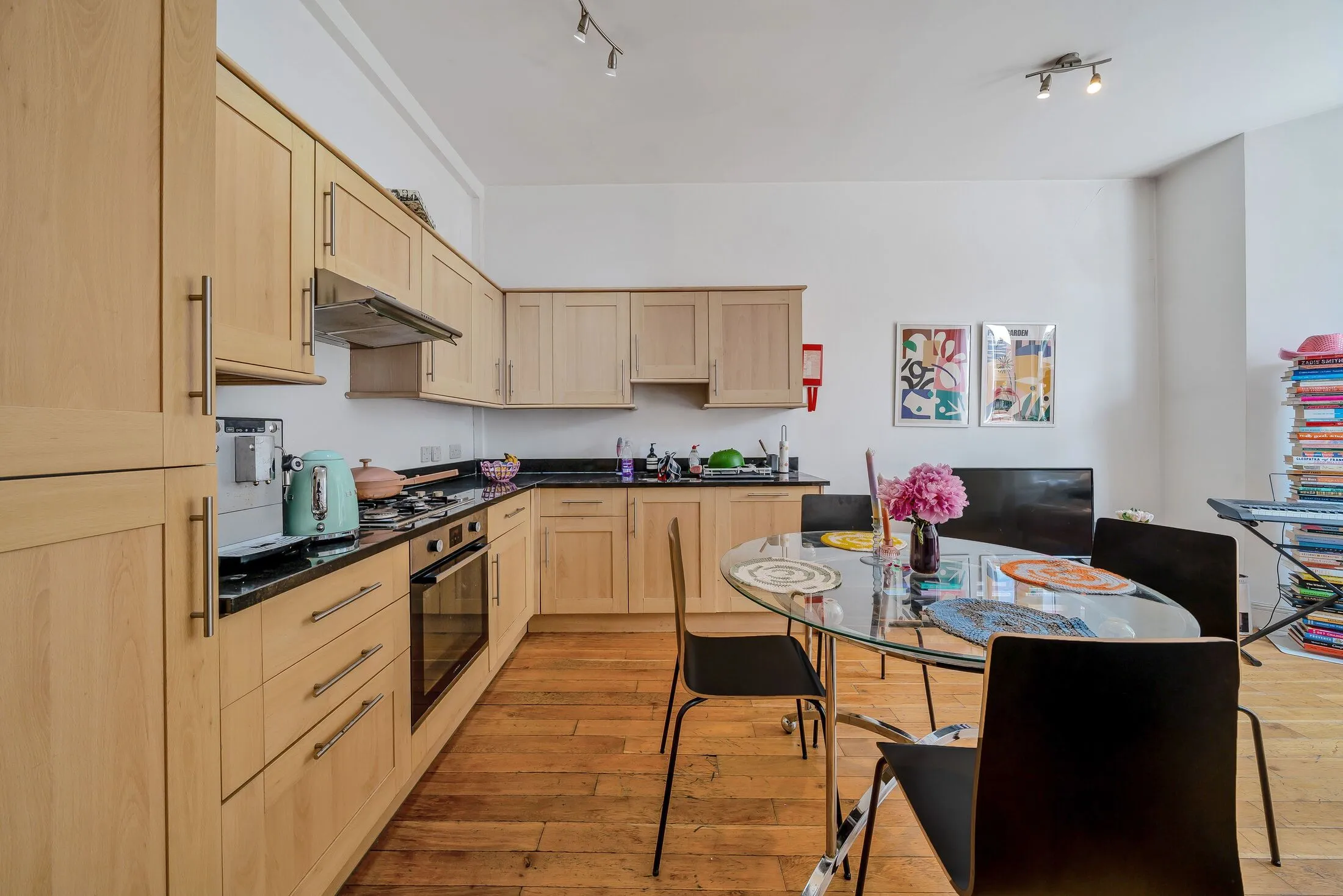 Flat Haselrigge Road in Greater London
