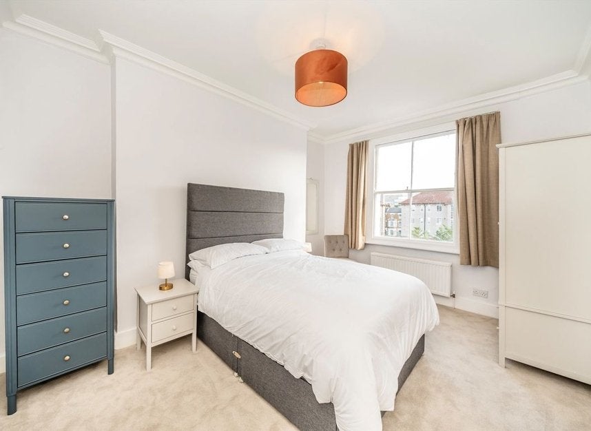 House Stanlake Road in Greater London