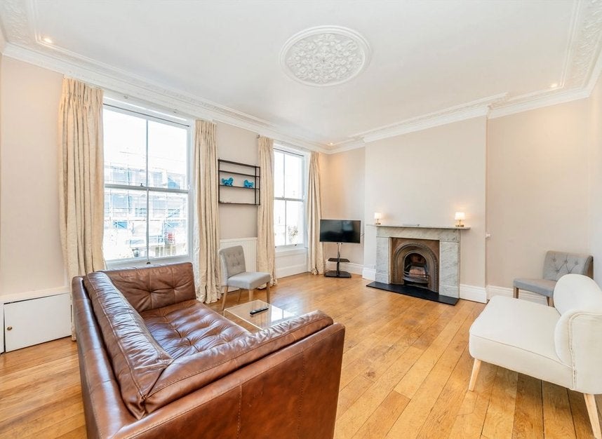 House Stanlake Road in Greater London