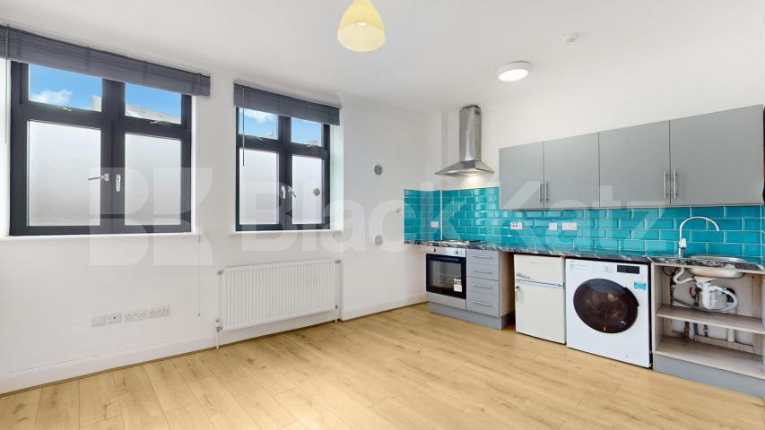 Flat Iverson Road in Greater London
