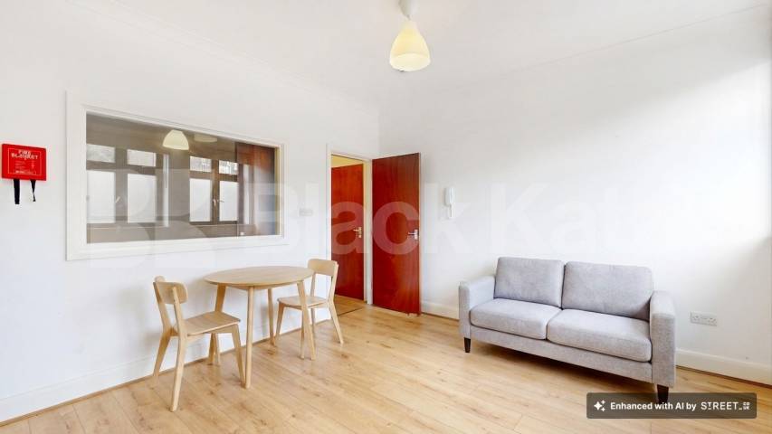 Flat Iverson Road in Greater London