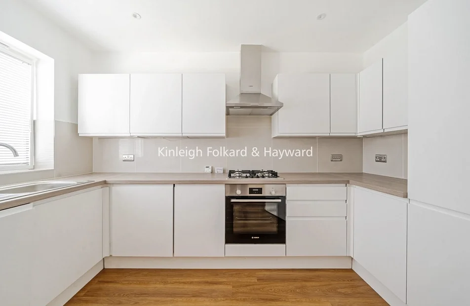 Flat Ealing Road in Greater London