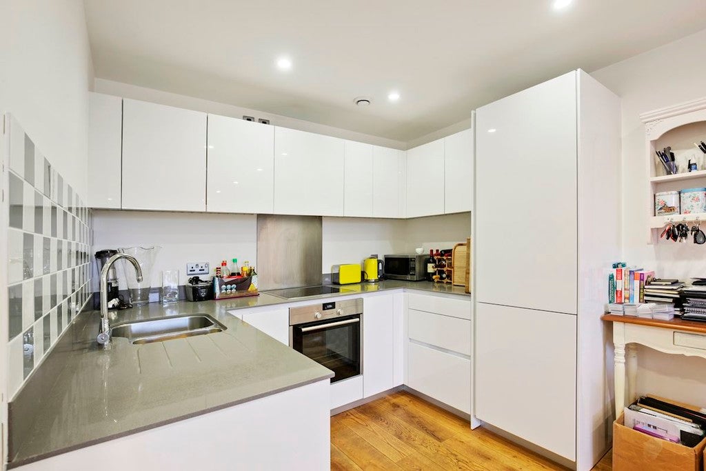 Flat Maltby Street in Greater London