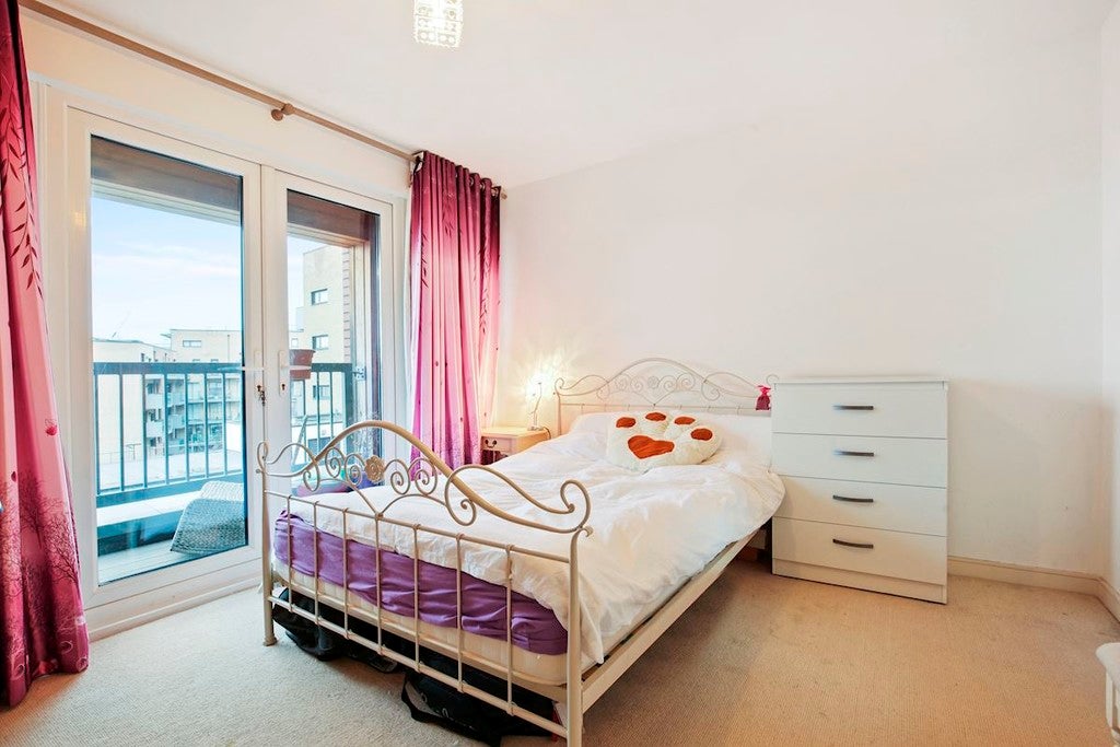 Flat Maltby Street in Greater London