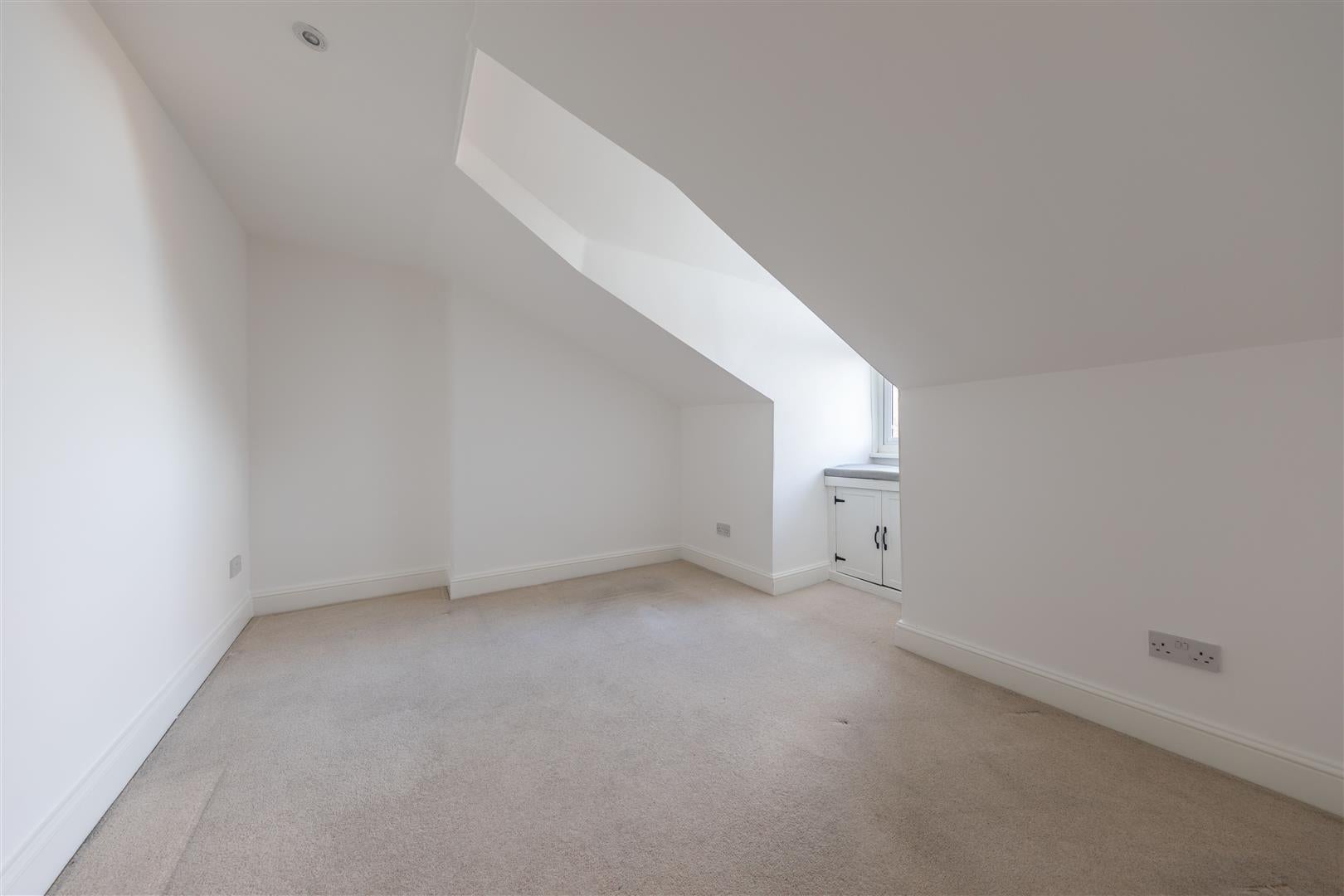 Flat Wallwood Road in Greater London