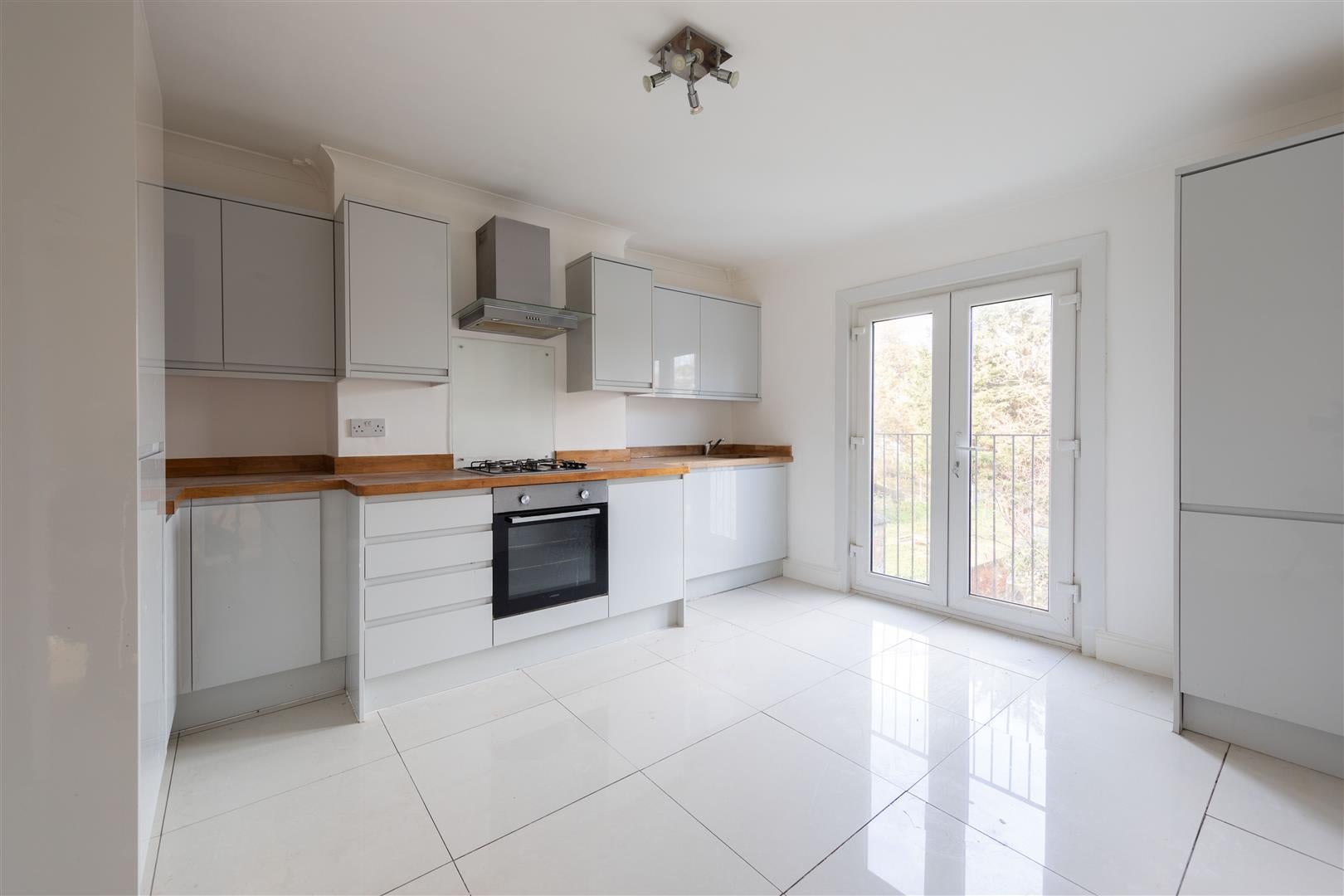 Flat Wallwood Road in Greater London
