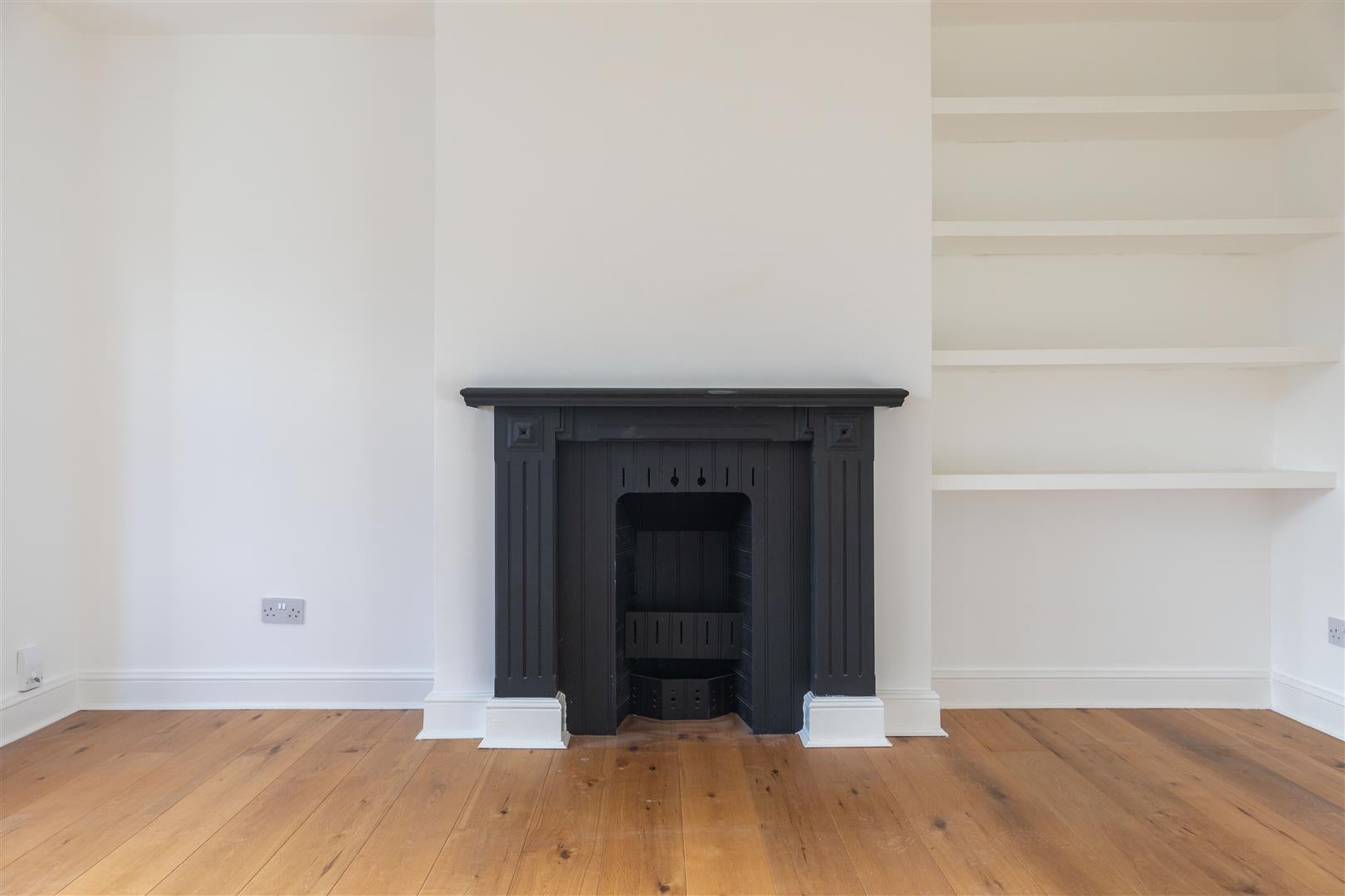 Flat Wallwood Road in Greater London