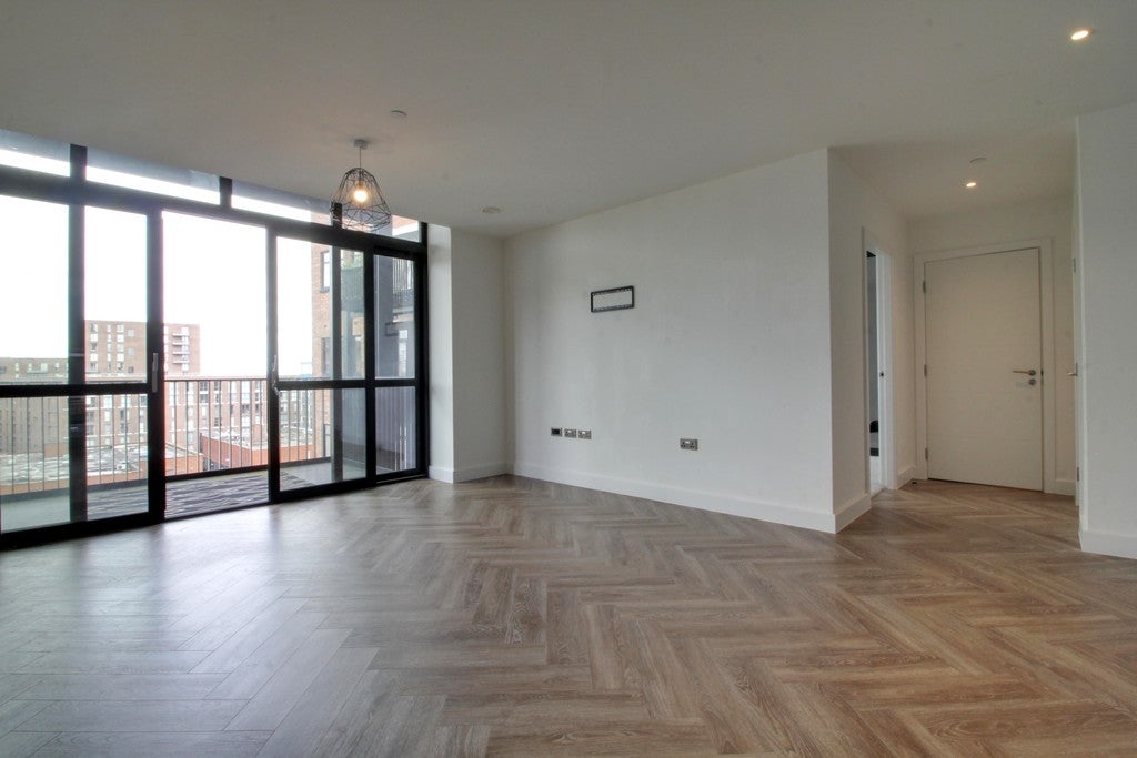 Flat Gooch Street North in Birmingham