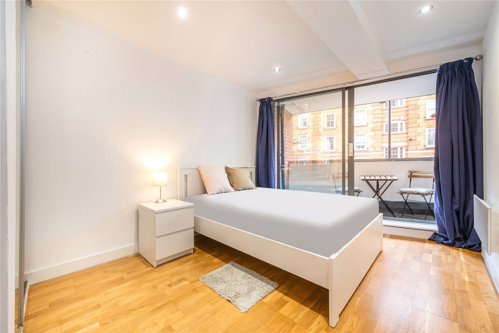Flat Crowndale Road in Greater London